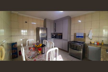 Casa à venda com 130m², 3 quartos e 3 vagas Casa à venda com 130m², 3 quartos e 3 vagasCozinha