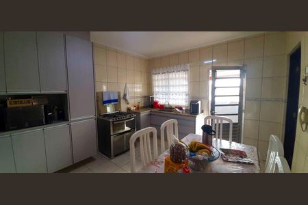 Casa à venda com 130m², 3 quartos e 3 vagas Casa à venda com 130m², 3 quartos e 3 vagasCozinha