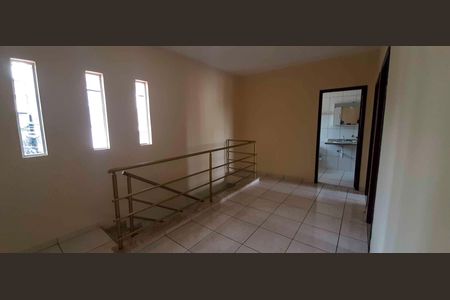 Casa à venda com 130m², 3 quartos e 3 vagas Casa à venda com 130m², 3 quartos e 3 vagasHall