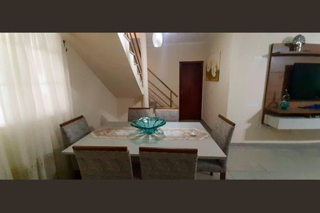 Casa à venda com 130m², 3 quartos e 3 vagas Casa à venda com 130m², 3 quartos e 3 vagasSala