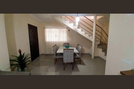 Casa à venda com 130m², 3 quartos e 3 vagas Casa à venda com 130m², 3 quartos e 3 vagasSala