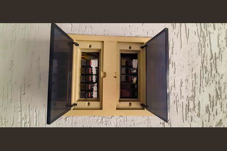 Casa à venda com 130m², 3 quartos e 3 vagas Casa à venda com 130m², 3 quartos e 3 vagasQuadro de Luz