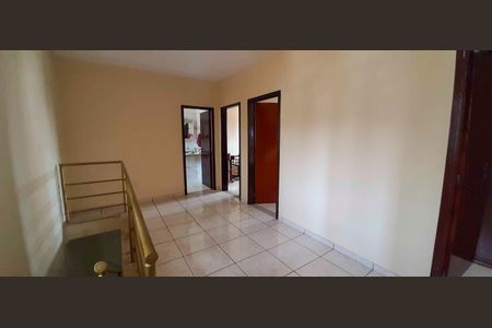 Casa à venda com 130m², 3 quartos e 3 vagas Casa à venda com 130m², 3 quartos e 3 vagasHall