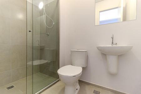 Banheiro Social de kitnet/studio para alugar com 1 quarto, 27m² em República, São Paulo