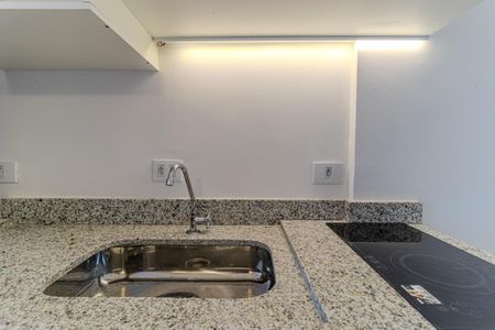Cozinha de kitnet/studio para alugar com 1 quarto, 27m² em República, São Paulo