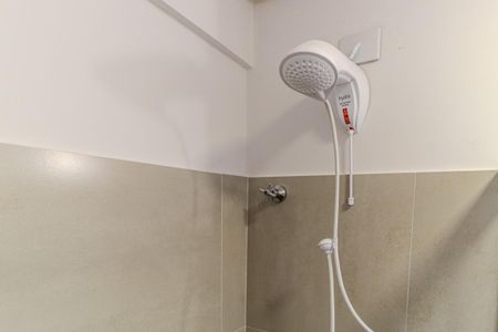 Banheiro Social de kitnet/studio para alugar com 1 quarto, 27m² em República, São Paulo