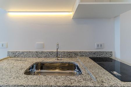 Cozinha de kitnet/studio para alugar com 1 quarto, 27m² em República, São Paulo