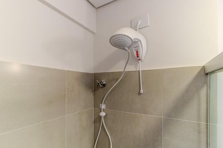 Banheiro de kitnet/studio para alugar com 1 quarto, 27m² em República, São Paulo