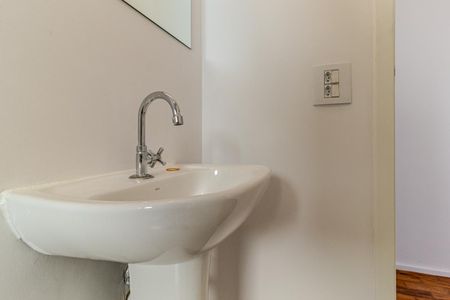 Banheiro de apartamento para alugar com 1 quarto, 40m² em República, São Paulo