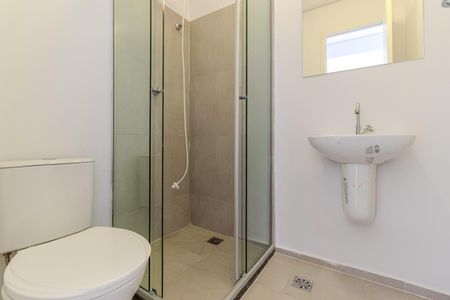 Banheiro de apartamento para alugar com 1 quarto, 27m² em República, São Paulo
