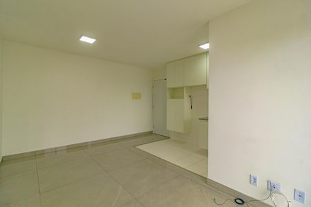 Sala de apartamento para alugar com 2 quartos, 50m² em Jardim Itacolomi, São Paulo