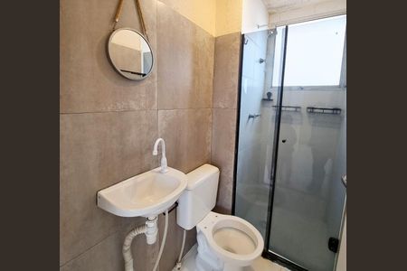 Banheiro de apartamento para alugar com 2 quartos, 48m² em São Pedro, Osasco