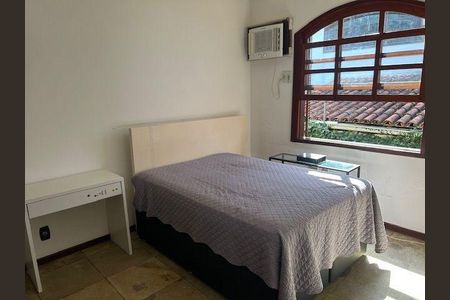 Casa à venda com 5 quartos, 336m² em Itaipu, Niterói