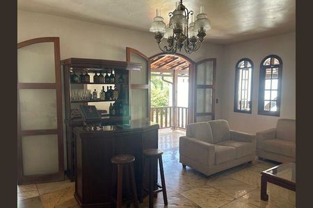 Casa à venda com 5 quartos, 336m² em Itaipu, Niterói