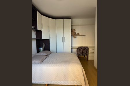 Suíte de apartamento à venda com 3 quartos, 88m² em Vila Ipiranga, Porto Alegre