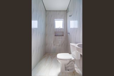 Banheiro Social de casa para alugar com 1 quarto, 30m² em Jardim Maria Virginia, São Paulo