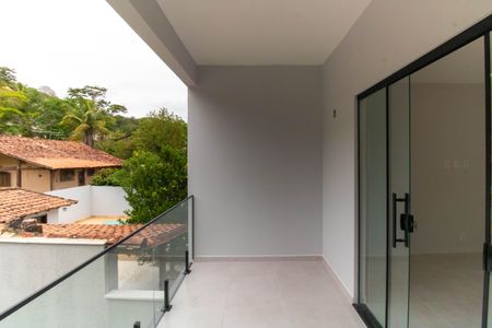 Casa à venda com 120m², 3 quartos e 2 vagas Casa à venda com 120m², 3 quartos e 2 vagasVaranda do Quarto 2