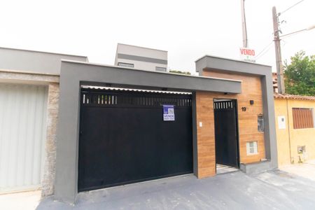 Casa à venda com 120m², 3 quartos e 2 vagas Casa à venda com 120m², 3 quartos e 2 vagasPlaquinha