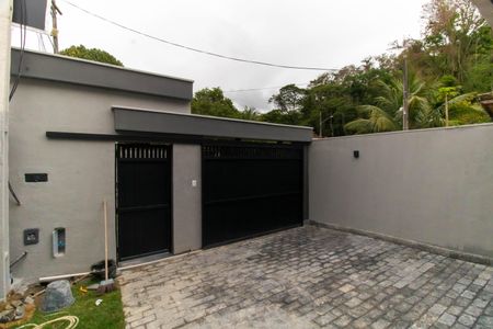 Casa à venda com 120m², 3 quartos e 2 vagas Casa à venda com 120m², 3 quartos e 2 vagasÁrea externa