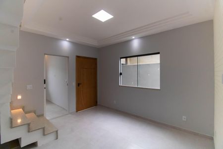 Casa à venda com 120m², 3 quartos e 2 vagas Casa à venda com 120m², 3 quartos e 2 vagasSala