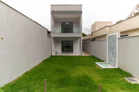 Casa à venda com 120m², 3 quartos e 2 vagas Casa à venda com 120m², 3 quartos e 2 vagasÁrea externa