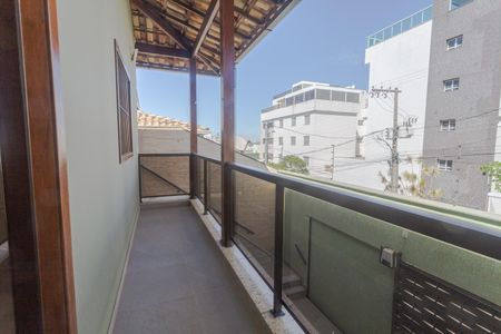 Casa à venda com 109m², 2 quartos e 2 vagas Casa à venda com 109m², 2 quartos e 2 vagasVaranda da Copa