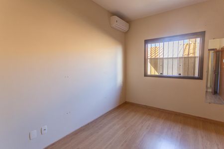 Casa à venda com 109m², 2 quartos e 2 vagas Casa à venda com 109m², 2 quartos e 2 vagasQuarto 1