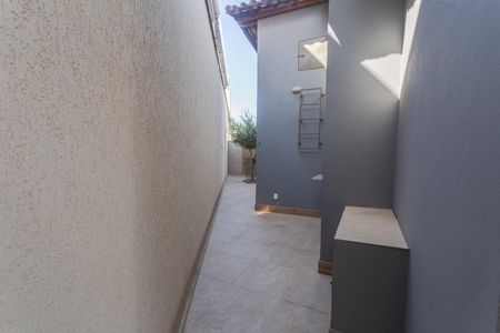 Casa à venda com 109m², 2 quartos e 2 vagas Casa à venda com 109m², 2 quartos e 2 vagasQuintal