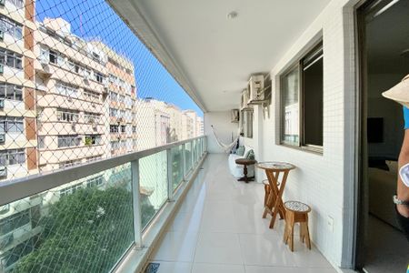 Apartamento à venda com 113m², 2 quartos e 2 vagasVaranda