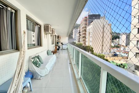 Apartamento à venda com 113m², 2 quartos e 2 vagasVaranda 
