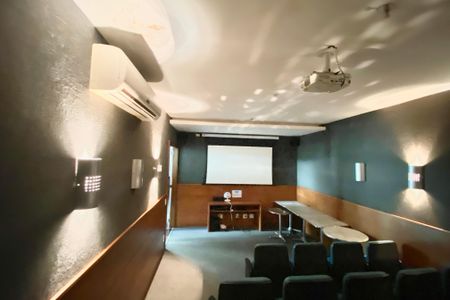 Apartamento à venda com 113m², 2 quartos e 2 vagasÁrea comum cinema