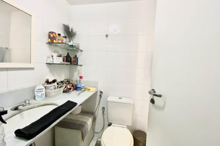 Apartamento à venda com 113m², 2 quartos e 2 vagasBanheiro social 