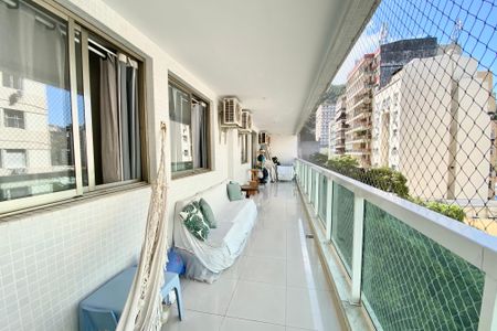 Apartamento à venda com 113m², 2 quartos e 2 vagasVaranda 