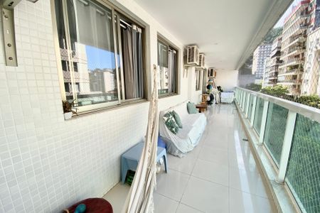 Apartamento à venda com 113m², 2 quartos e 2 vagasVaranda