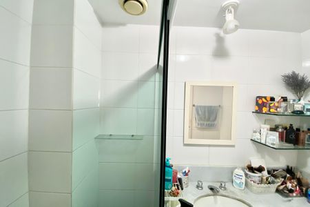 Apartamento à venda com 113m², 2 quartos e 2 vagasBanheiro social 