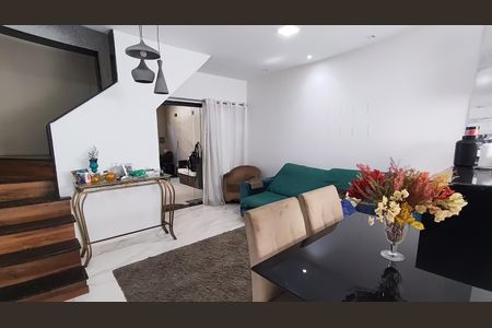 Sala  de casa de condomínio à venda com 2 quartos, 180m² em Jacarepaguá, Rio de Janeiro