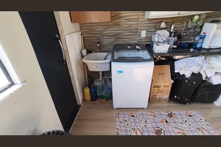 Casa de condomínio à venda com 180m², 2 quartos e 2 vagas Casa de condomínio à venda com 180m², 2 quartos e 2 vagasÁrea de Serviço 2