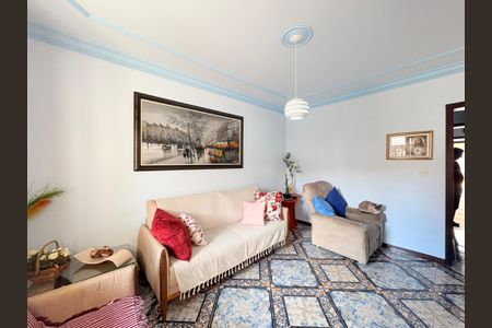 Casa à venda com 200m², 3 quartos e 2 vagasSala