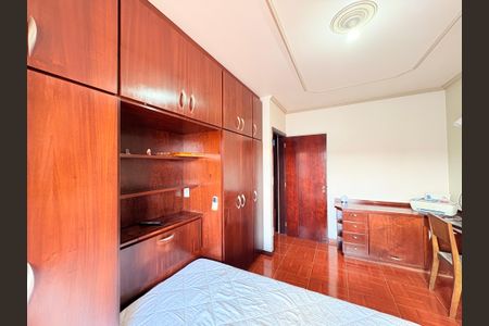 Casa à venda com 200m², 3 quartos e 2 vagasQuarto 2