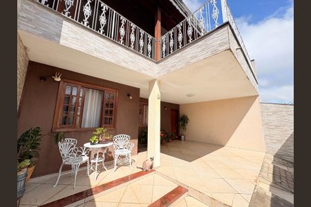 Casa à venda com 200m², 3 quartos e 2 vagasFrente da casa