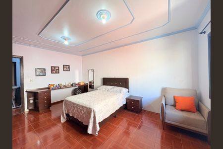 Casa à venda com 200m², 3 quartos e 2 vagasSuíte