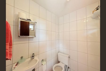 Casa à venda com 200m², 3 quartos e 2 vagasBanheiro Social externo