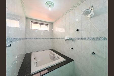 Casa à venda com 200m², 3 quartos e 2 vagasBanheiro da Suíte