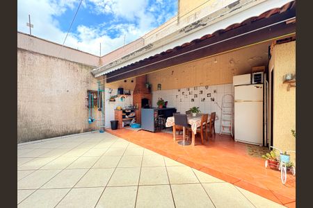 Casa à venda com 200m², 3 quartos e 2 vagasQuintal com churrasqueira