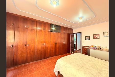 Casa à venda com 200m², 3 quartos e 2 vagasSuíte