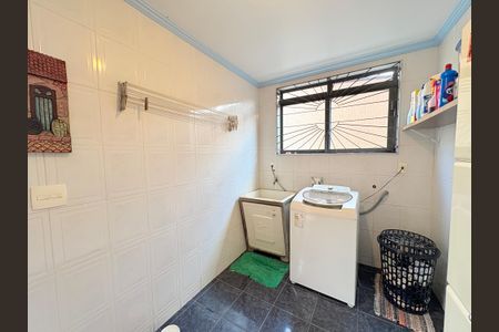 Casa à venda com 200m², 3 quartos e 2 vagasÁrea de Serviço