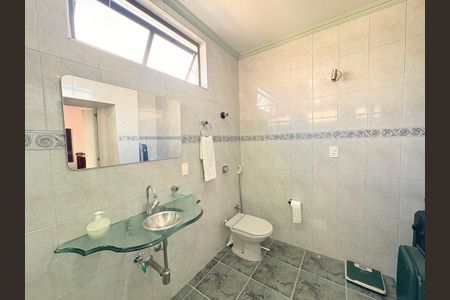 Casa à venda com 200m², 3 quartos e 2 vagasBanheiro da Suíte