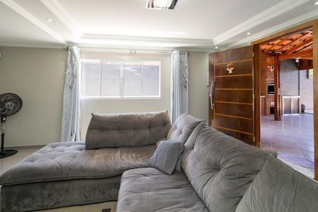 Sala de casa para alugar com 3 quartos, 400m² em Parque dos Bancarios, São Paulo