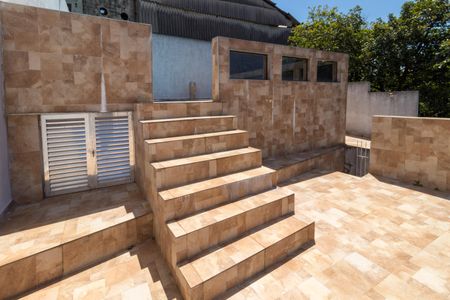 Casa à venda com 400m², 3 quartos e 5 vagas Casa à venda com 400m², 3 quartos e 5 vagasPiscina