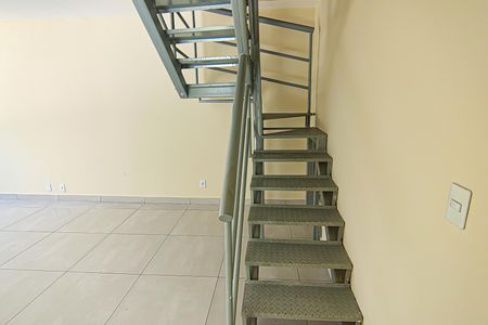 escada de casa à venda com 2 quartos, 100m² em Tanque, Rio de Janeiro